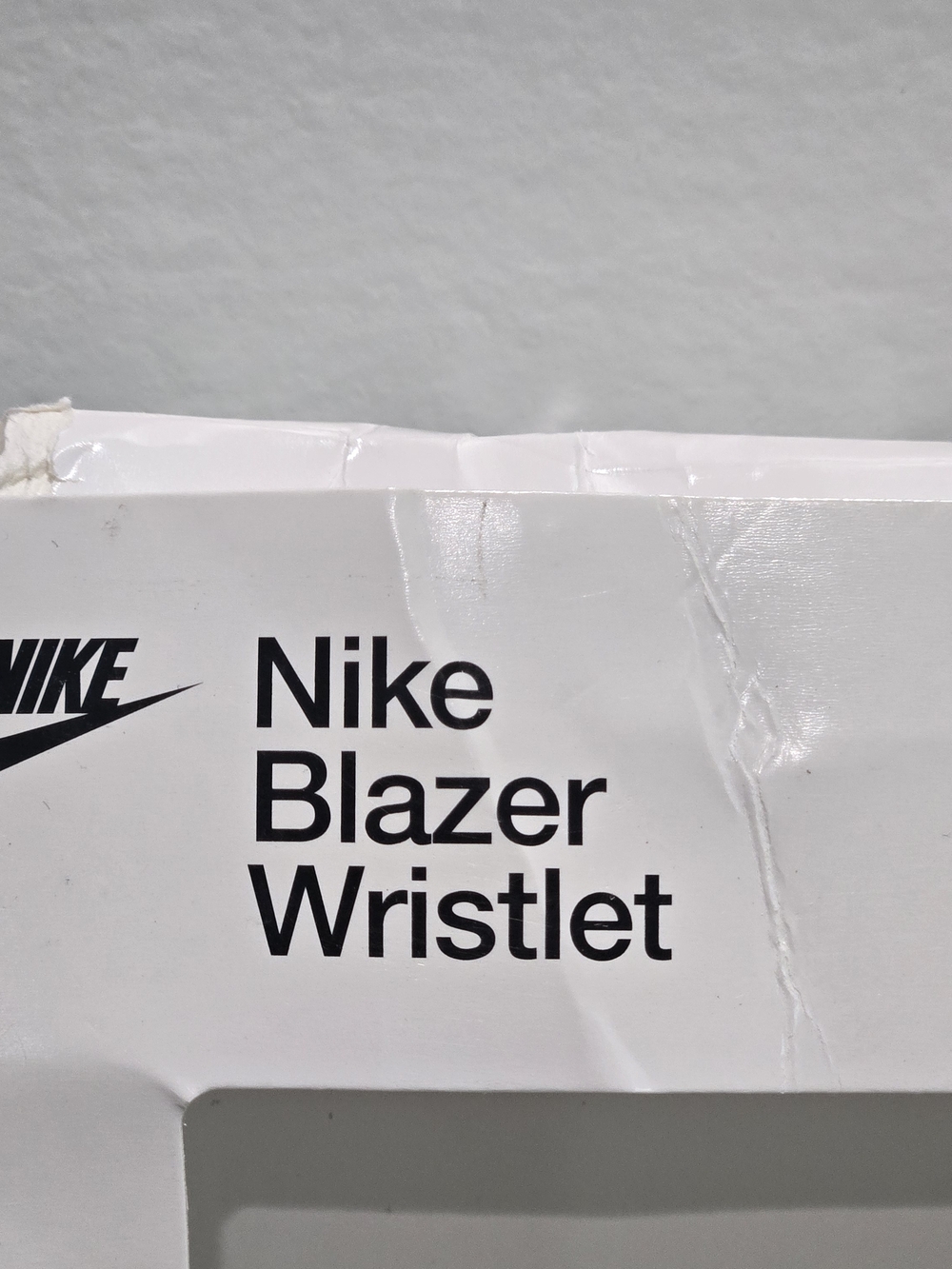Nike Green Swoosh Wristlet Pouch - Picture 2 of 10